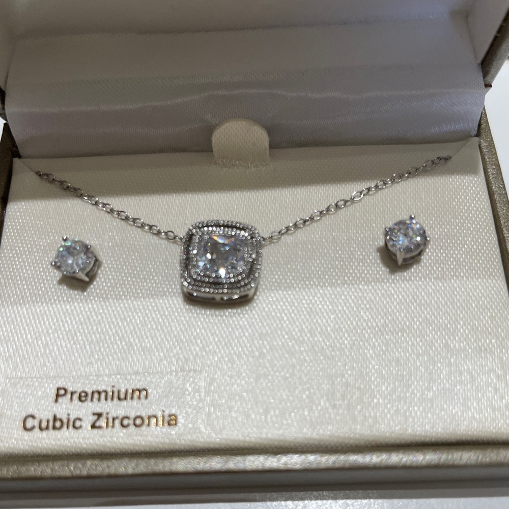 Elegant Silver Cubic Zirconia Jewelry Set